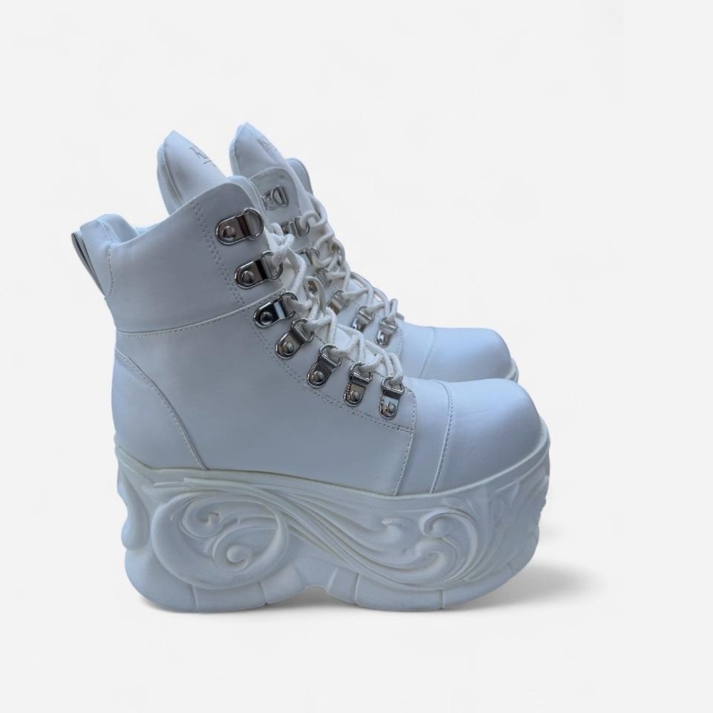 Killstar nightflaw white platform ankle boots size 5